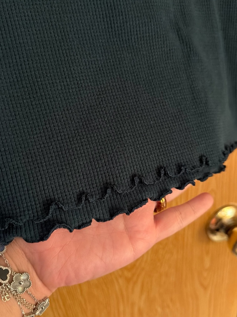 Old Navy Black Short Sleeve Crewneck Top with Lettuce Hem - Picture 4 of 4